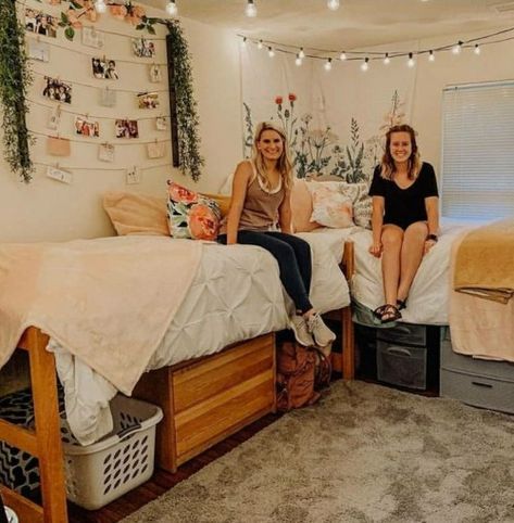 Dorm Room Ideas For Girls, Room Ideas For Girls, Dorm Themes, College Bedroom Decor, Room Decor Dorm, Dream Dorm Room, Cozy Dorm Room, Dorm Room Styles, Dream Dorm