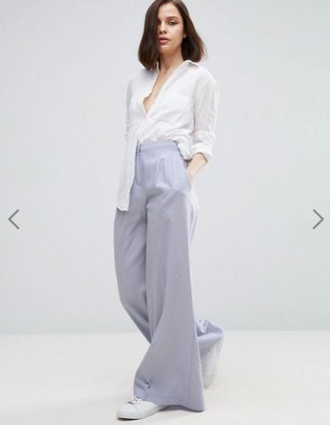 Lenin-Palazzo-Pants-with-Sneakers-388x500 Top 20 Ways to Style Palazzo Pants with Sneakers for Women How To Style Pallazo Pants, Palazzo Pants With Sneakers, Plazzo Pants Outfit, Trousers With Sneakers, Dressy Pant Suits, Wide Leg Trousers Outfit, Wide Leg Outfit, Palazzo Pants Outfit, Wide Leg Linen Trousers