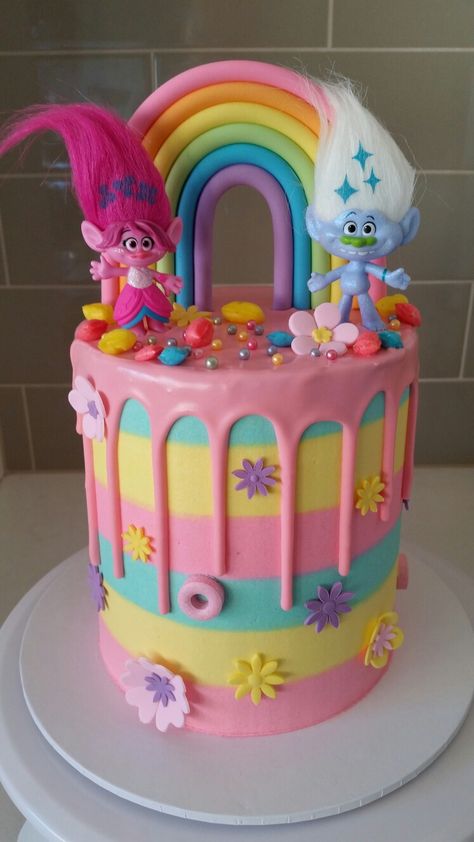 Trolls Birthday Cake Cupcakes, Birthday Cake Trolls, Kaws Cake Ideas, 3rd Birthday Cakes Girl, Birthday Cakes For 4 Year Girl, Troll Birthday Cakes, Simple Trolls Birthday Cake, Troll Cake Ideas, Poppy Cake Trolls