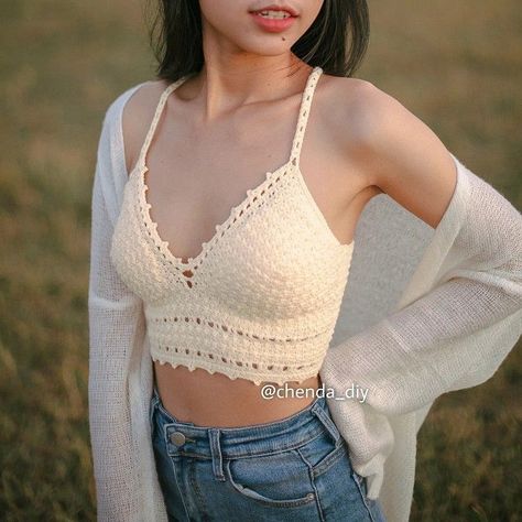 Easy Crochet Bralette, Crochet Reference, Chenda Diy, Crochet Halter Neck Top, Diy Crochet Top, Crochet Patterns Ideas, Cotton Tops Designs, Crochet Crop Top Pattern, Mode Crochet