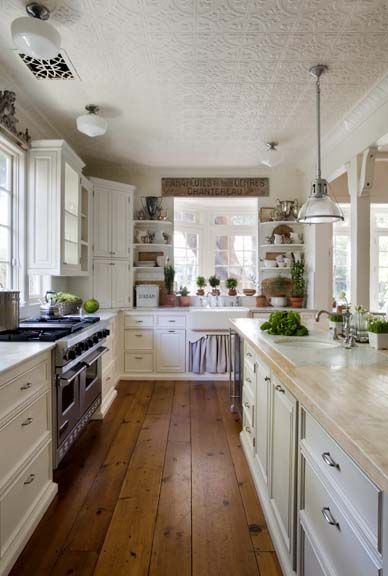 Shingle Style Homes, Casa Vintage, Wide Plank Flooring, Tin Ceiling, Ceiling Tiles, Cottage Kitchen, Farmhouse Sink, Style At Home, Traditional Kitchen