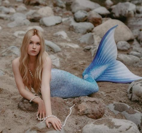 Poc Mermaid, Mermaid Poses, Mermaid Shoot, Ancient Egypt Fashion, Real Mermaid, Professional Mermaid, Mermaid Pose, Ariel Cosplay, Silicone Mermaid Tails