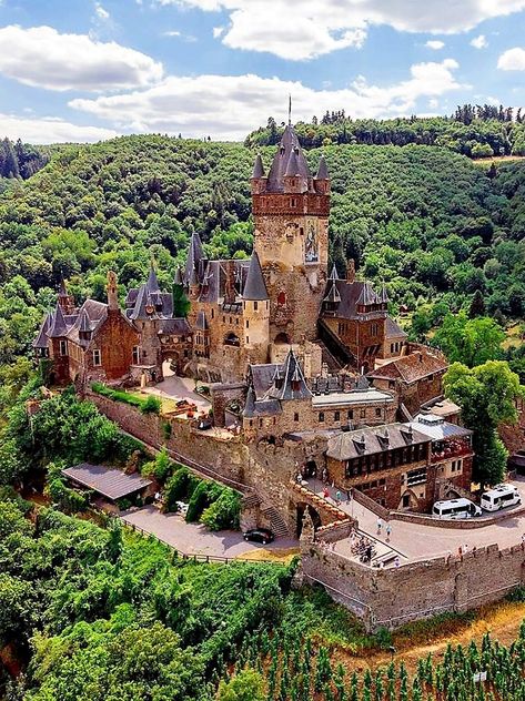 Castle Germany, Castle Mansion, European Castles, Germany Castles, Castle House, Chateau France, Amazing Buildings, Beautiful Castles, A Castle