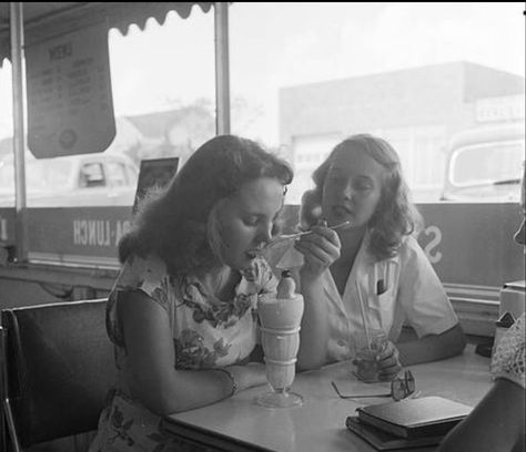 40s Aesthetic, 1940s Aesthetic, 1950s Aesthetic, Diner Aesthetic, 50s Aesthetic, Americana Aesthetic, Vintage Diner, Vintage Americana, Vintage Life