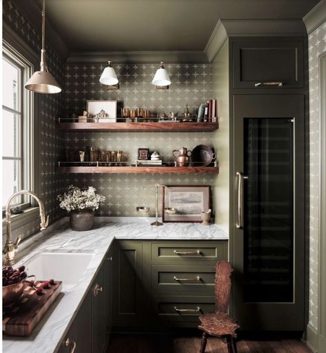 Kitchen Hardware Trends, Food Storage Rooms, Dreamy Kitchens, American Legion, Kitchen Island Decor, Kitchen Colour Schemes, Best Kitchen Designs, Bathroom Tile Designs, Kitchen Design Trends