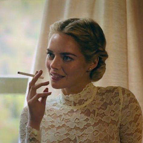 Samara Weaving - Grace Samara Weaving, Mommy Style, Iconic Movies, Samara, Wedding Beauty, Wedding Pics, Iconic Characters, Serie Tv, Favorite Celebrities