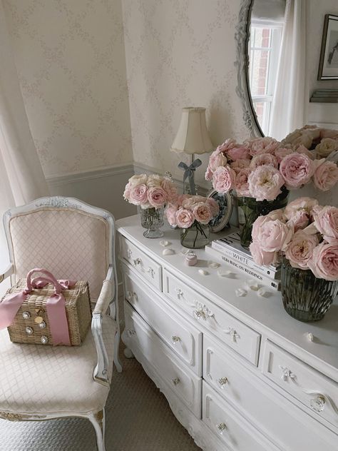 J'adore Lexie Couture - by Lex Pyfrom Feminine Home Aesthetic, Bedroom Decor Girly, Pink House Aesthetic, Pink Blush, French Chic Bedroom, Feminine Room, French Style Bedroom, Girly Apartment Decor, Feminine Bedroom