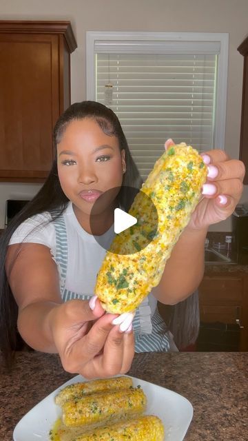 Destiny symone on Instagram: "Creamy corn on the cob 🌽" What Goes With Corn On The Cob, Loaded Corn On The Cob, Street Corn On The Cob Recipe, Corn On The Cob In The Oven, Corn On Cob Recipes, Succotash Recipes, Cajun Corn Recipe, Cajun Corn On The Cob, Corn On The Cob Recipes