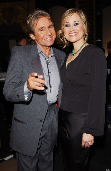 Very nice photo of Davy Jones and Maureen McCormick (aka Marcia Brady), taken in 2003 Marsha Brady, Marcia Brady, Mickey Dolenz, Davy Jones Monkees, Maureen Mccormick, Nostalgic Music, Michael Nesmith, Jerry Lee, The Brady Bunch