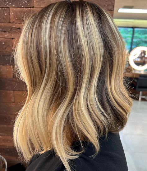 Chunky Balayage, Long Graduated Bob, Lob Haircut Straight, Long Shaggy Bob, Bronde Bob, Above Shoulder Length Hair, Graduated Bob Hairstyles, Straight Long Bob, Long Asymmetrical Bob