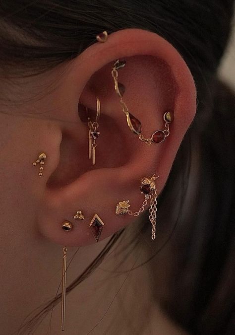 Aesthetic Piercings Ear, Gold Piercings Ear, Ear Mapping Piercing, Dainty Earring Stack, Earring Piercing Ideas, Earring Stack Ideas, Gold Ear Jewelry, Ušný Piercing, Ear Styling