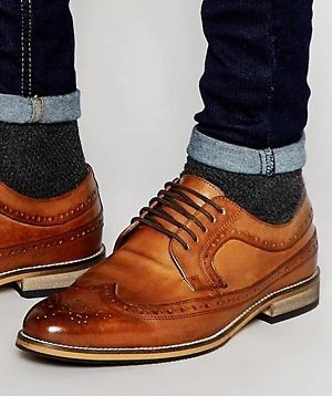 Tan Brogues, Oxford Shoes Outfit, Mens Fashion Work, Brogue Boots, Oxford Brogues, Mens Fashion Smart, Hipster Mens Fashion, Leather Brogues, Brogue Shoes