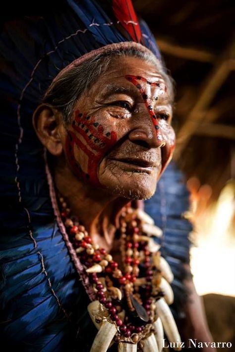 https://youtu.be/lihzWyTtprA Amazon Brazil, Old Faces, Native American Culture, People Of The World, World Cultures, Native Art, 인물 사진, Interesting Faces, American Indian