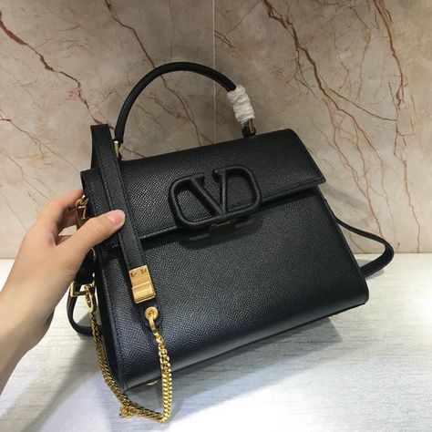 Valentino Purse, Wardrobe Revamp, Palm Springs Mini Backpack, Girls Spring Outfits, Valentino Bag, Valentino Handbags, Expensive Handbags, Girly Bags, Laptop Bags