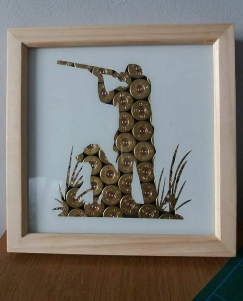 Diy Decor For Men, Ffa Wood Projects, Shell Casing Art, Hunting Shadow Box Ideas, Diy Shotgun Shell Crafts, Diy Hunting Gifts, Shotgun Cartridge Craft, Hunting Painting Ideas, Bullet Shell Crafts