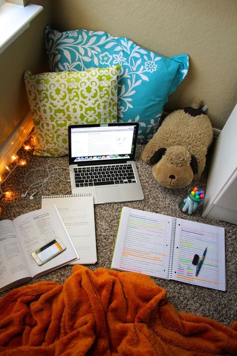 Study Place Ideas, Study Place Aesthetic, Study Corner Aesthetic, Study Corner Ideas, Summer Studying, Tea Photo, Oxford Comma, Summer Study, 600 Followers