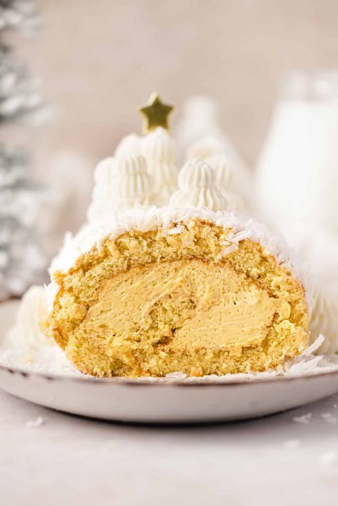 Mango Coconut Cake, Swiss Cake Roll, Scones Cinnamon, Christmas Food Decor, Food For Christmas, Swiss Cake, Mascarpone Filling, Sponge Cake Filling, Homemade Toffee