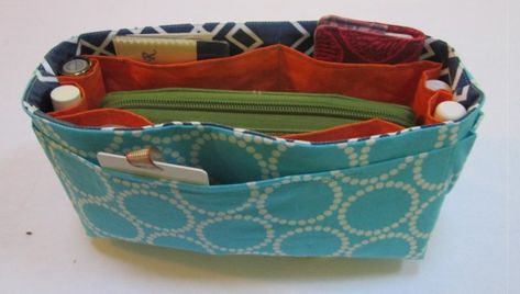 Diy Purse Insert, Diy Purse Organizer Insert, Purse Organizer Pattern, Diy Purse Organizer, Lazy Girl Designs, Sew Sweetness, Purse Organizer Insert, Trendy Purses, Purse Insert