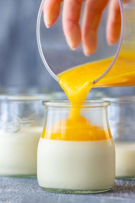 Mango Panna Cotta - It’s one of the easiest make-ahead desserts to make! Mango Panna Cotta Recipe, Lemon Candies, Mango Tiramisu, Family Picnic Foods, Mango Panna Cotta, Mango Desserts, Panna Cotta Recipe, Dinner Party Desserts, Mango Sauce