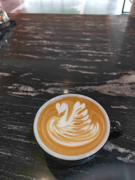 Swan Latte Art, Coffee Barista Art, Barista Art, Vision Goals, Pencil Drawings Of Flowers, Foam Art, Coffee Barista, Coffee Obsession, Coffee Latte