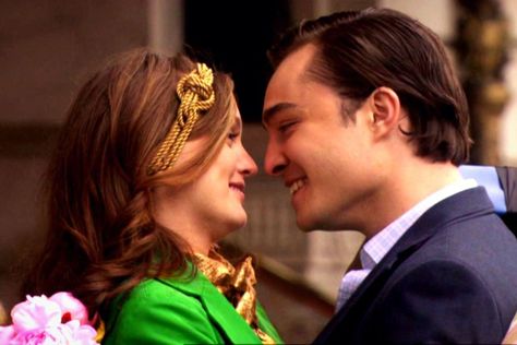 Chuck Et Blair, Nate Gossip Girl, Mode Gossip Girl, Estilo Blair Waldorf, Gossip Girl Blair, Half Shaved Hair, Chuck Blair, Chuck And Blair, Half Shaved