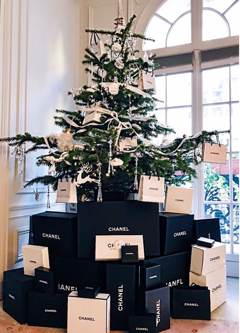 Chanel Inspired Christmas Tree, Chanel Christmas Tree, Chanel Christmas, Boss Christmas, Chanel Inspired, Christmas Inspo, Christmas 2024, 2024 Vision, Food Decoration