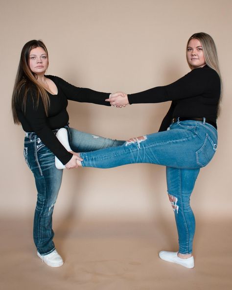 This is your sign to book an awkward photoshoot 😂🤌🏼 bring your bestie, sibling, significant other, family, anyone really. These were so fun to do 😂😍 Studio: @bloomstudioandevents #awkwardsiblings #awkwardsibilingshoot #awkwardphoto #awkwardphotoshoot #salemorphoto #salemorphotography #salemorphotographer #salemphoto Funny Friends Photos Ideas, Grown Sibling Photoshoot, Photoshoot Ideas At Home With Friends, Jcp Photoshoot Ideas, Awkward Friends Photoshoot, Older Sibling Poses Two, Awkward Photoshoot Poses, Awkward Poses Photoshoot, Akward Photoshoot Poses