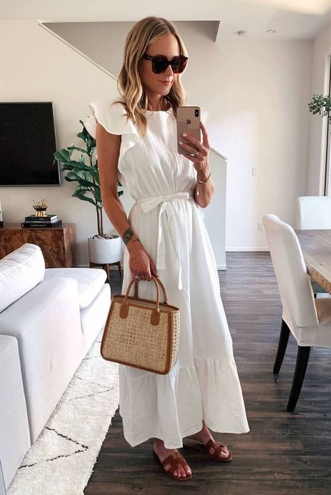 Dress Like An Italian Woman and Look Elegant Daily | La Belle Society Affordable Summer Dresses, Modest Chic, White Dress Outfit, Mode Shoes, Amy Jackson, Fashion Jackson, Summer Attire, Looks Street Style, White Dress Summer