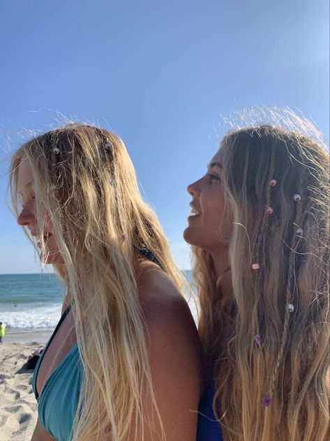 Hair Wrap Beachy, Beach Braids With Beads, Surfer Girl Hairstyle, Bahamas Braids, Beads In Hair Aesthetic, Rap Hairstyles, Braids On Big Forehead, Bali Braids, Beachy Braids