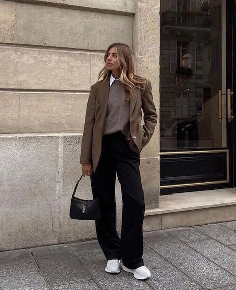 Khaki Blazer Outfit Women, Khaki Blazer Outfit, Blazer Outfits For Women Classy, Oversize Blazer Outfit, Chic Blazer Outfit, Brown Blazer Outfit, Work Outfit Office, Blazer Outfits Casual, Blazer Outfits For Women