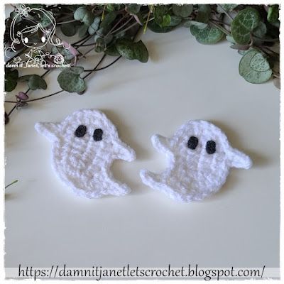 Easy Crochet Ghost Free Pattern for Halloween ⋆ The Nomad Knot Ghost Earrings Crochet, Crochet Ghost Earrings Free Pattern, Mini Crochet Applique Free Pattern, Crochet Halloween Earrings Free Pattern, Crochet Ghost Applique Free Pattern, Halloween Applique Patterns Free, Halloween Crochet Easy, Free Crochet Pattern Halloween, Easy Halloween Crochet Patterns Free