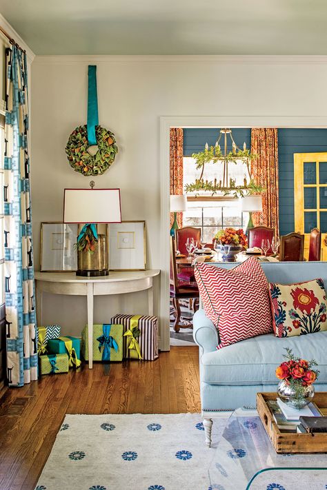 10 Ways To Decorate with Red Layer Rugs, Dining Room Table Settings, Colorful Cottage, Living Room Family, Living Room Decorating Ideas, Christmas Decorating Ideas, Living Room Furniture Arrangement, Living Room Decorating, Dining Room Seating