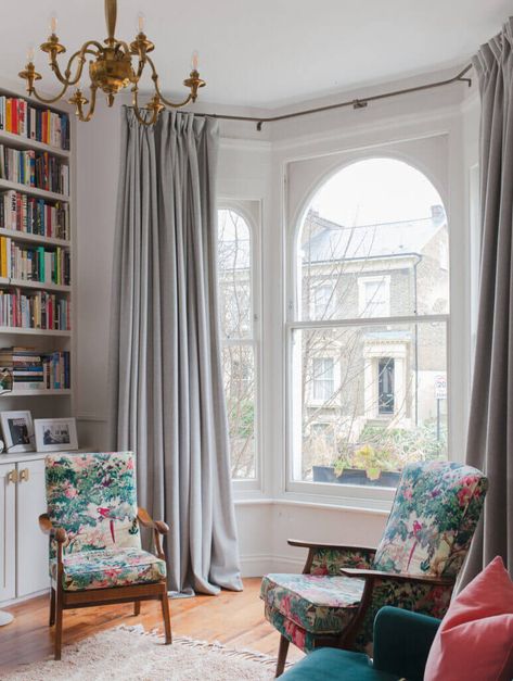 Gray Curtains Living Room, Bay Window Curtains Living Room, Wool Curtains, Victorian Bay Window, Bay Window Bedroom, Living Room Victorian, Room Curtain Ideas, Living Room Bay Window, Bay Window Treatments