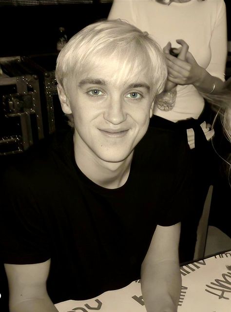 Draco Malfoy Eye Contact, Young Tom Felton, Tom Felton Young, Draco Malfoy Hot, Draco Malfoy Imagines, Draco Lucius Malfoy, Malfoy Aesthetic, Draco Malfoy Aesthetic, Tom Felton Draco Malfoy