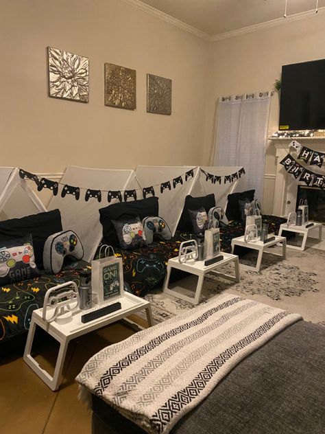 Teepee sleep over for boys! Who says boys cant have sleepovers? Slumber Tent Party Ideas, Gaming Sleepover Party, Kids Sleep Over Ideas, Teen Boy Sleepover Ideas, Boys Slumber Party Ideas, Boy Sleepover Party Ideas, Sleepover Ideas Boys, Boy Sleepover Ideas, Canopy Sleepover