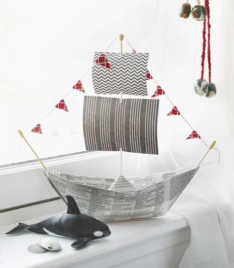 4 Fun DIY Father's Day Craft Gifts That Kids Can Make And Dads Will Love: origami newspaper pirate ship from #ProjectKid www.projectkid.com Diy Father's Day, Diy Father's Day Crafts, Deco Marine, Boat Crafts, Origami Boat, Origami Ball, Funny Fathers Day Gifts, Diy Papier, Paper Boat