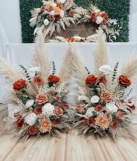 Rustic Wedding Flower Bouquet, Burnt Orange Wedding Alter, Boho Flower Arrangements Diy, Wedding Flowers Burnt Orange, Burnt Orange Wedding Centerpieces, Wedding Flowers Terracotta, Rusty Orange Wedding, Rustic Fall Wedding Flowers, Florals With Pampas