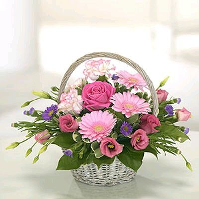 Basket Flower Arrangements, Spring Arrangements, Spring Floral Arrangements, Creative Flower Arrangements, Church Flowers, Floral Baskets, Easter Flowers, Flower Arrangements Diy, Fresh Flowers Arrangements