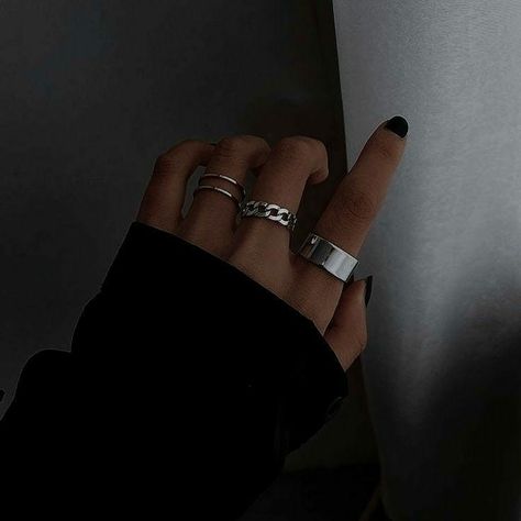 Aesthetic dp Dp Hands, Hands Rings, Hand With Ring, Hands With Rings, Beautiful Dp, Wolf Oc, Tomboy Girls, Tomboy Aesthetic, Rockstar Aesthetic