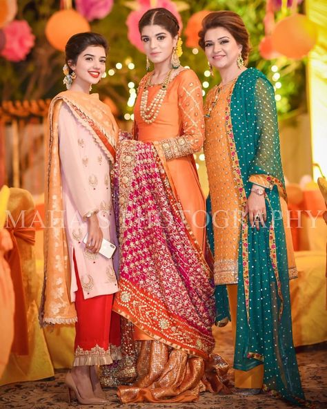 Gharoli ceremony #mahasphotography #weddingphotography @xproductionsmedia #pakisatnibride #pakistanifashion #pakistaniwedding… Kimonos, Pakistani Mehndi Dress, Bridal Mehndi Dresses, Indian Designer Suits, Shilpa Shetty, Pakistani Wedding Outfits, Salwar Kamiz, Desi Clothes, Pakistani Bridal Dresses