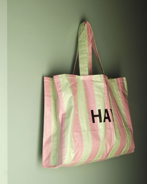 Made in a strong and durable woven plastic, the Candy Striped shopping bag series by HAY is a collection of colourful and practical bags for carrying shopping and other everyday items. Available in several versions on designkiosk.eu #haydesign #shopping #shoppinessentials #designlovers #happyliving #giftidea #dk_designkiosk Hay Bag, Hay Design, Green Tote Bag, Green Tote, Practical Bag, Candy Stripes, Everyday Items, Weekender Bag, Stripes Design