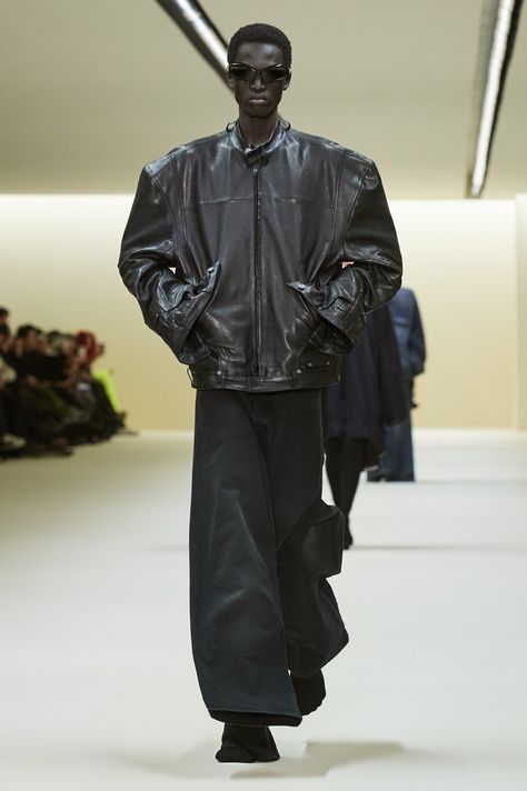 Balenciaga Fashion Show, Balenciaga Runway, Balenciaga Outfit, Masc Fashion, Fall 2023 Ready To Wear, Balenciaga Fashion, Balenciaga Men, 2023 Ready To Wear Collection, 2023 Ready To Wear