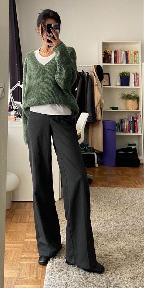 korean outfit style Fashion Inspo Outfits Office, Office Jobs Outfits, Working In Retail Outfits, Sales Assistant Outfit, Legal Intern Outfit, Desk Job Outfits, Legal Internship Outfit, Smart Outfit Women, Korean Work Outfit