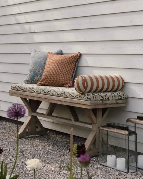 Enhance your outdoor seating experience with a touch of elegance, like @home_of_blossom. Plush outdoor cushions redefine comfort and style, ideal for garden or dining benches 🌿 #Decoralist #OutdoorCushions #LuxuryOutdoorCushions #BolsterCushion #PalaisSustainableLuxury #OutdoorLiving #OutdoorDecor #OutdoorDesign #AlFrescoLiving #AlFrescoLivingRoom #OutdoorLivingRoom #PatioFurniture #PatioDecor Bespoke Sofas, Sofa Cushions, Bolster Cushions, Outdoor Living Room, Dining Benches, May 13, Outdoor Design, Outdoor Cushions, Patio Decor