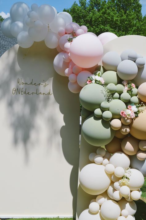 Tea Party Birthday Balloons, Tea Party Balloon Garland, Onederland Balloon Garland, Tea Party Balloons, Simple Baby Birthday, Baloon Garland, Party Balloon Garland, Party Balloons Decorations, Balloons Decorations