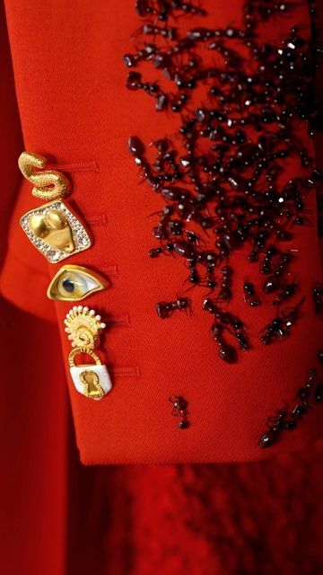 Schiaparelli Nails, Schiaparelli Buttons, Schiaparelli Spring 2023, Schiaparelli Accessories, Picnic Nails, Fitted Blazer Jacket, Elsa Schiaparelli, Luxury Aesthetic, Spring Summer 2023