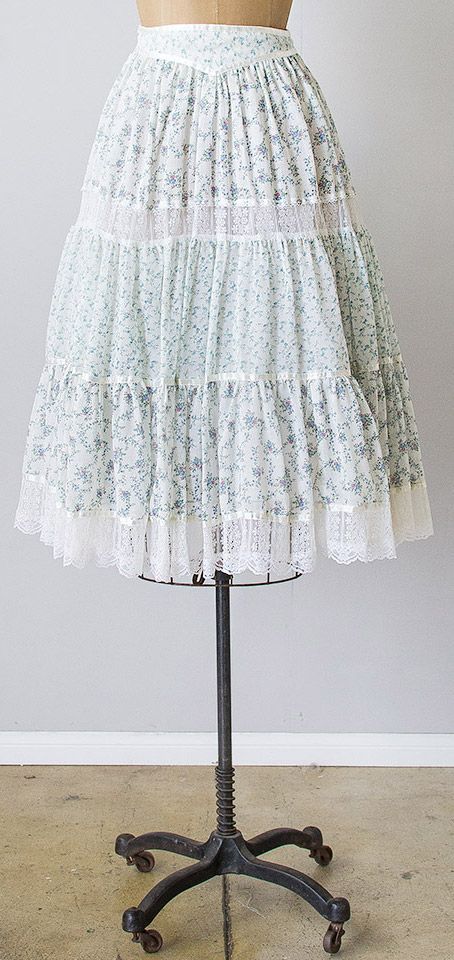 vintage 1970s white blue Gunne Sax prairie skirt | #adoredvintage #GunneSax #1970s Prairie Skirt, Forest Girl, Adored Vintage, Prairie Style, Vintage Clothing Online, Gunne Sax, 1970s Fashion, Dream Clothes, Looks Vintage