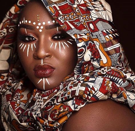 Nigerian Face Paint, Wakanda Makeup Ideas, African Makeup Ideas, African Face Paint, African Makeup, Carnival Makeup, Face Art Makeup, African Queen, Afro Punk