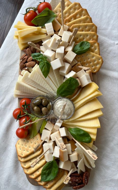 Cheese board • The perfect summer italian cheese board 🧀🍅🫒 Garden Party Cheese Board, Cheese Board Italian, Italian Food Platter, Cheese Board Presentation, Chatureie Board, Cheese Board Without Meat, Italian Cheese Platter, Italian Board Ideas, Cheese Plater Ideas Party Platters