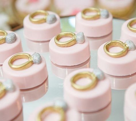 Tips on Planning an Unforgettable Bridal Shower – Terijon.com Wedding Cake Pops, Wedding Chocolate, Shower Desserts, Wedding Sweets, Wedding Treats, Covered Oreos, Chocolate Covered Treats, Oreo Pops, Chocolate Oreos